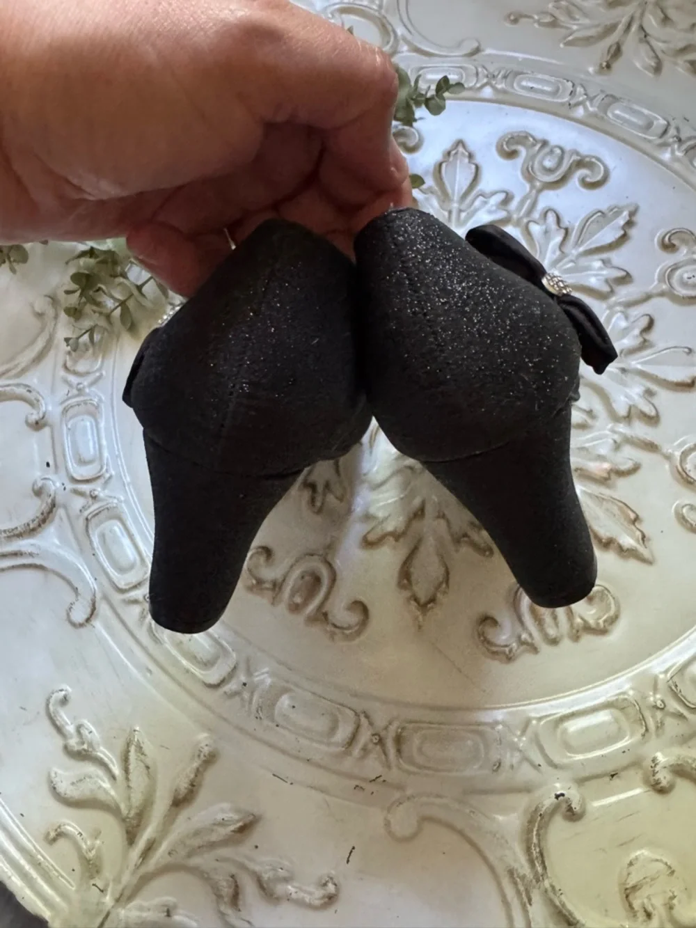 Badgley Mischka Girls' Black Glitter Block Heel Dress Shoes Size 6